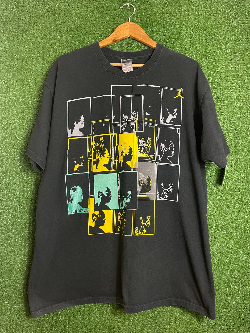 VTG 2000s Michael Jordan x Air Jordan’s Shirt Size XXL